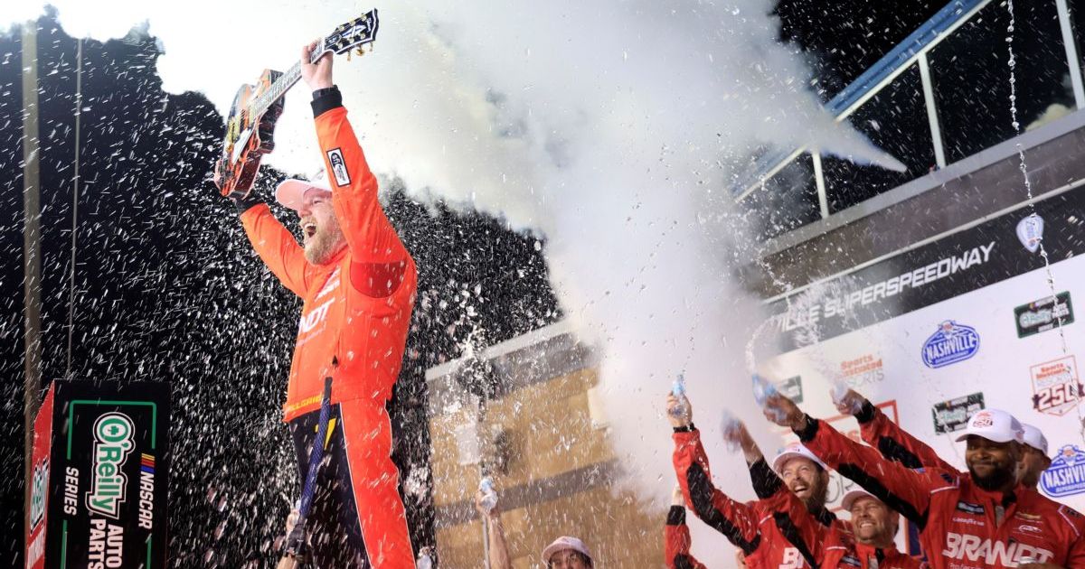 Veteran Allgaier holds off rookie Crews to win Sports Illustrated Resorts 250